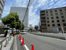 横浜西口Kビル前面の