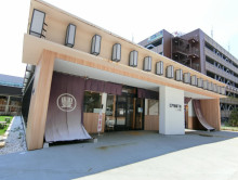 向かいにある江戸前場