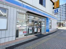 徒歩2分のローソン 駒込駅前店