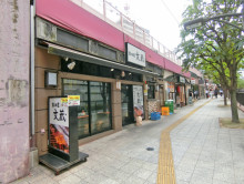 付近には飲食店が充実