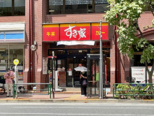 徒歩4分のすき家 芝