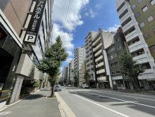 日伸ビル前面の通り