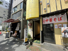 周辺には飲食店が点在