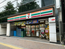 並びのセブン-イレブ