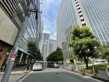 堂島プラザビル前面の