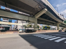 オフィス前面の千日前