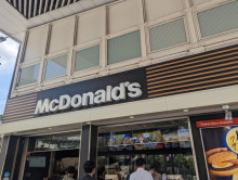 向かいのマクドナルド