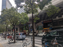 オフィス前面の通り