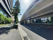 興和白金台ビル前面の