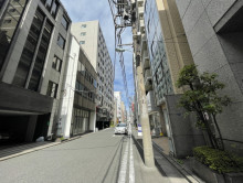 鈴善ビル前面の通り