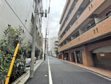 周りは静かなオフィス