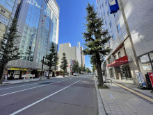 SKIビル前面の通り