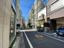 白山下ビル前面の通り