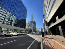 敷島プラザビル前面の