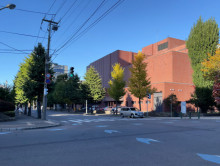 大通丸一ビルヂング前