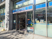 徒歩2分のローソン札