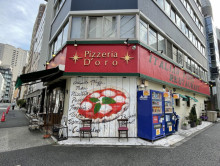 周辺には飲食店があり