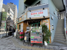 周辺には飲食店があり