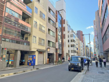 新東ビル前面通り