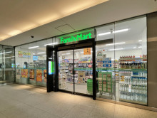 徒歩2分のファミリーマート メトロ外苑前店