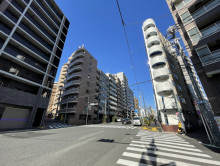 セロンビル前面の通り