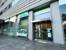 付近のファミリーマー