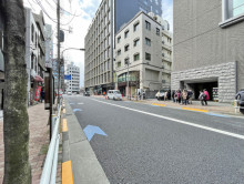 四谷三栄町スクエア前