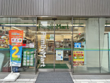 徒歩2分のファミリーマートホテルインターゲート東京京橋店