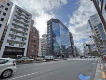 ミクニビル前面の新宿