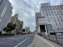 国泰寺信愛ビル前面の通り