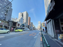 ルネ湯島ビル前面の通