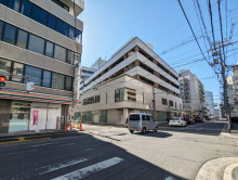 第2寺岡ビル前面の通