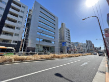 長谷川ビル前面の四ツ