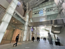 向かいの丸の内OAZ