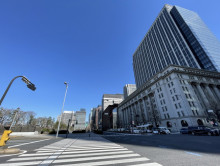 明治生命館前面の日比