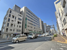 藤枝ビル前面の春日通り