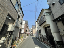 市川ビル前面の通り