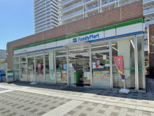 向かいのファミリーマ