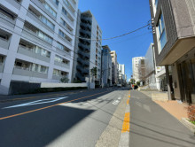 MTビル前面の通り