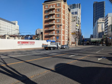 ビル前の城北通り