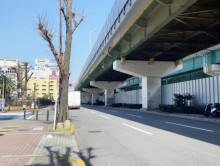 新大阪八千代ビル前面