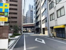 安岡ビル前面の通り