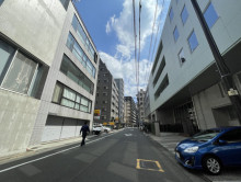 国冠ビル前面の通り