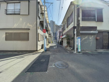 日進ビル前面の通り