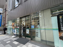 並びのファミリーマート ホテルインターゲート東京京橋店