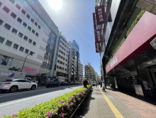 幸伸ビル前面の通り