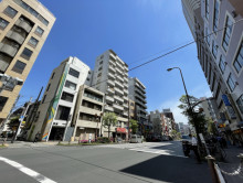 東都自動車ビルヂング前面の通り