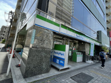 並びのファミリーマート西池袋5丁目店