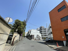 坂本ビル前面の通り