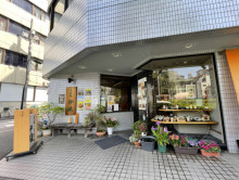 周辺には飲食店が点在